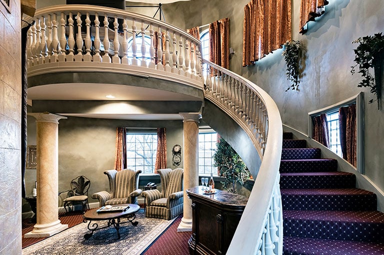 Luxury Suites in Kansas City | Chateau Avalon